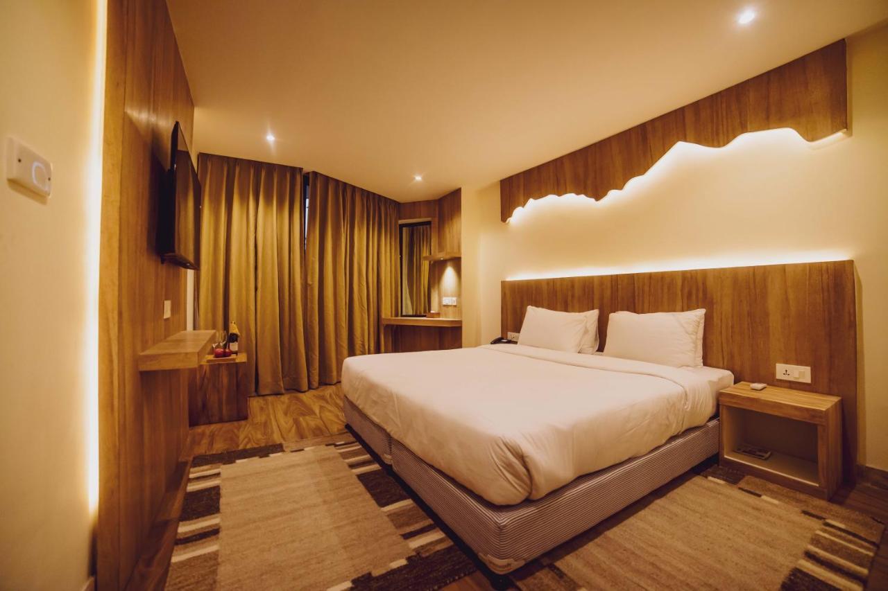 Aabas Pokhara By Barahi Hospitality Hotel Exterior foto