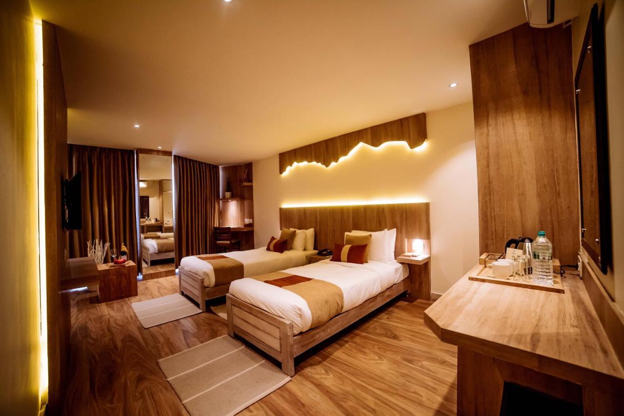 Aabas Pokhara By Barahi Hospitality Hotel Exterior foto