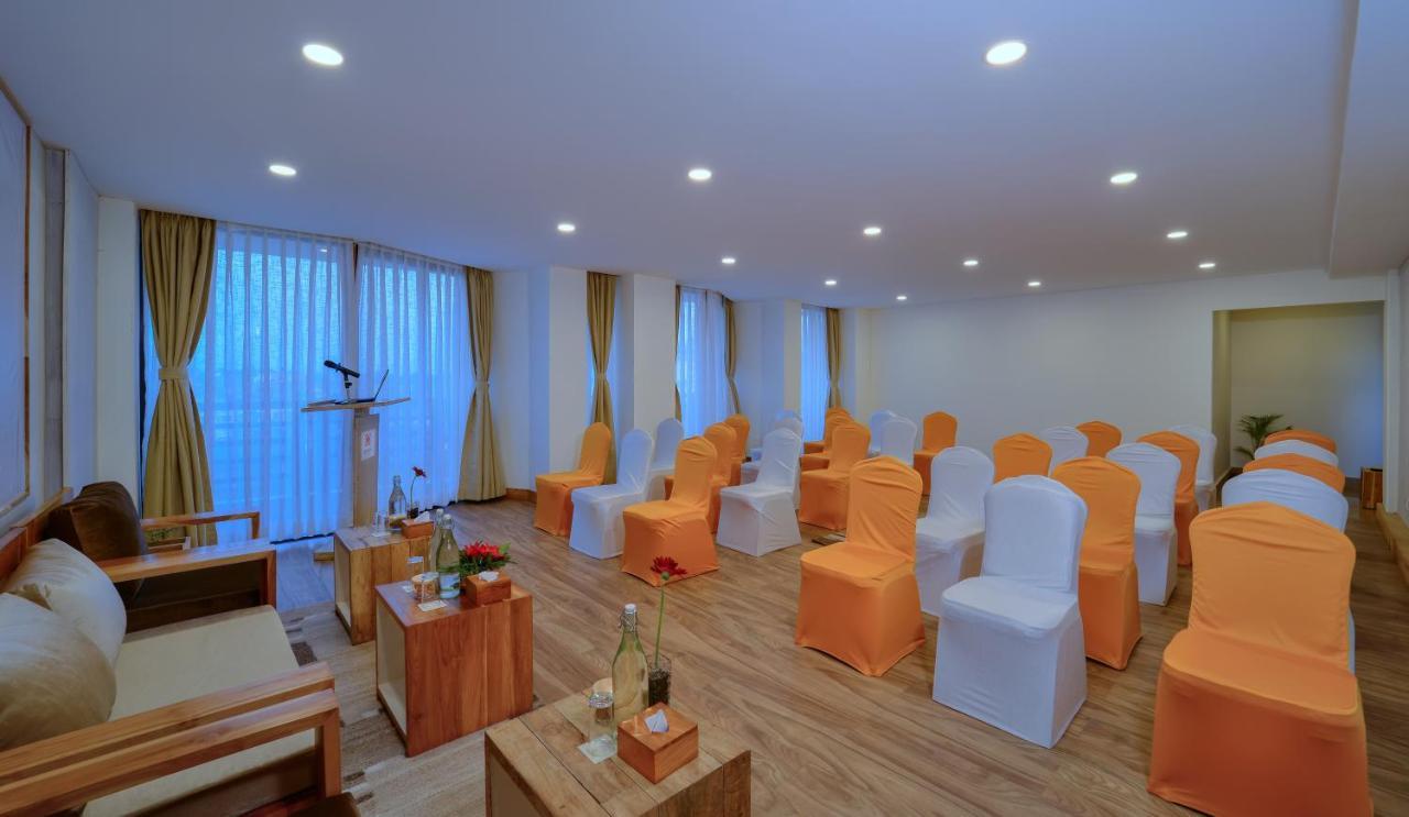 Aabas Pokhara By Barahi Hospitality Hotel Exterior foto