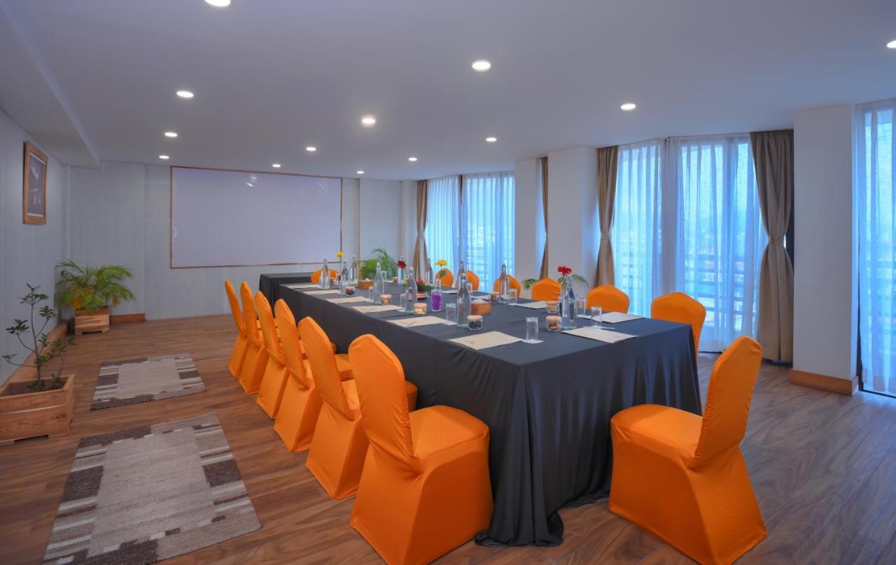 Aabas Pokhara By Barahi Hospitality Hotel Exterior foto
